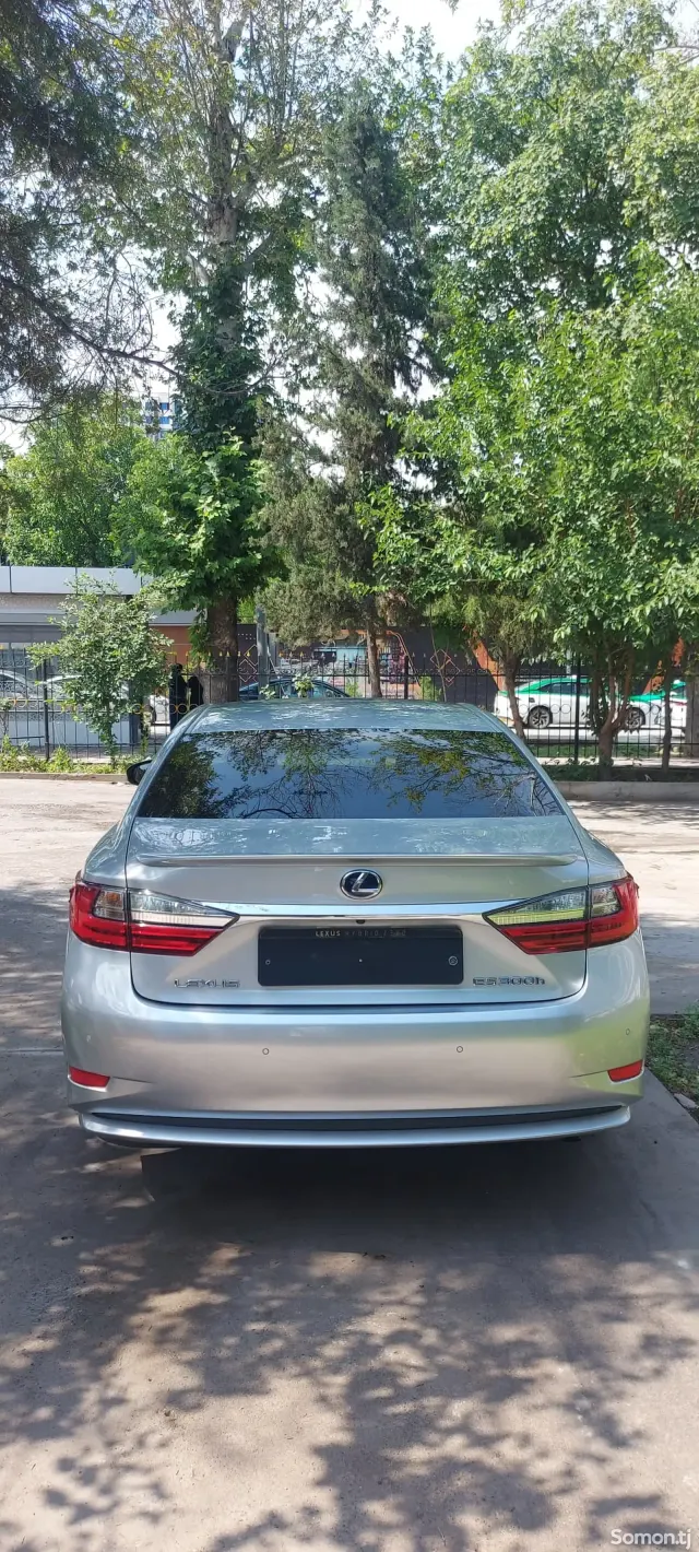 Lexus ES series 2016 · 2.5 AT