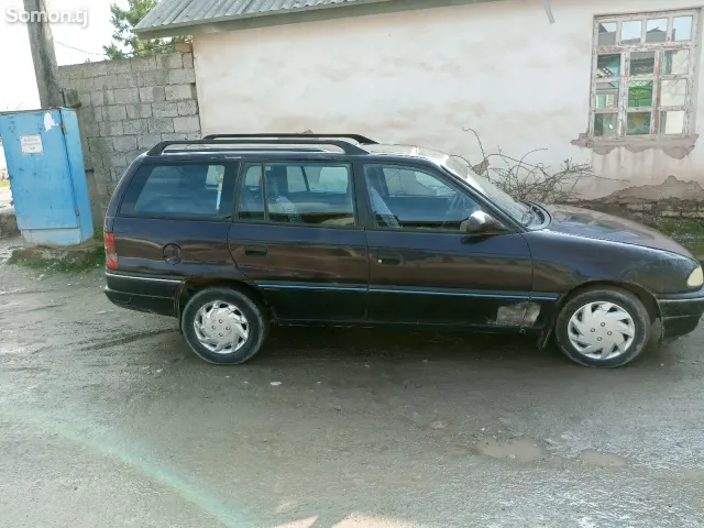 Opel Astra F 1994 · 1.6 MT
