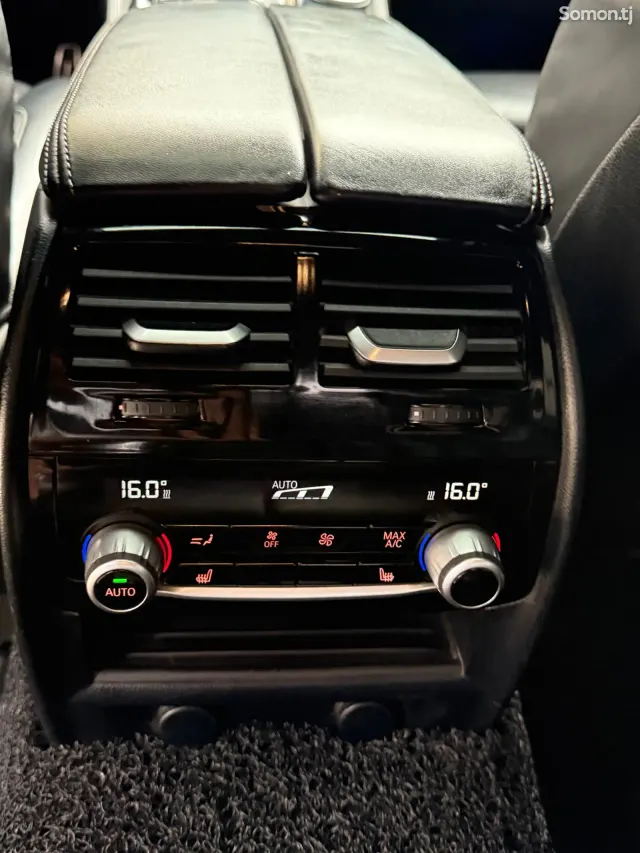 BMW 5 series 2017 · AT