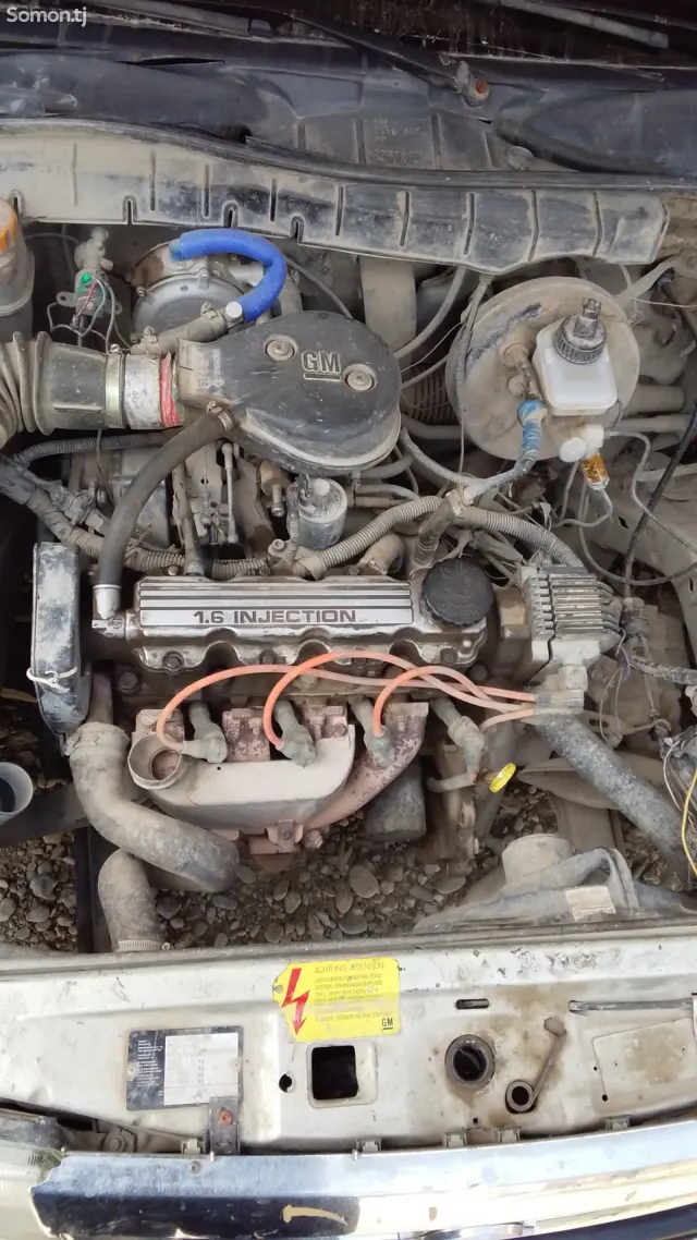 Opel Vectra A 1992 · 1.6 MT