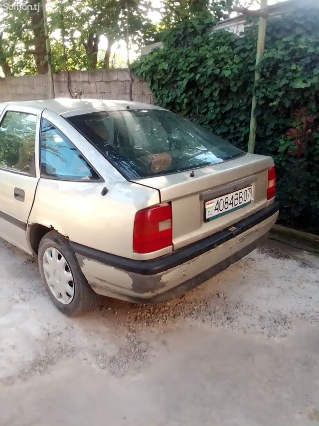 Opel Astra F 1990 · 1.6 MT