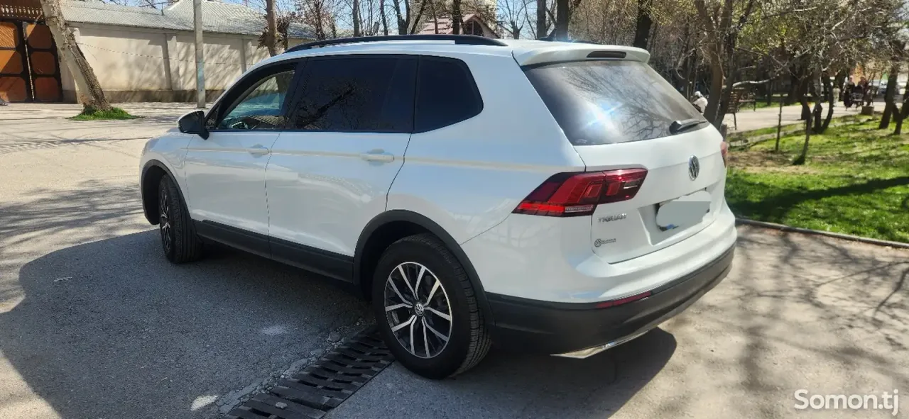 Volkswagen Tiguan 2021 · 2.0 AT