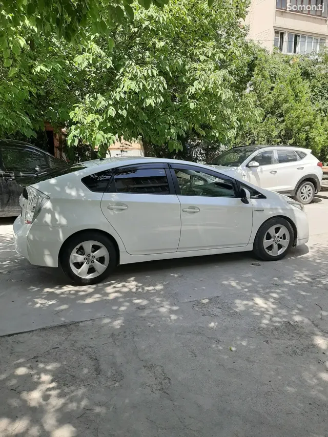 Toyota Prius 2011 · 1.8 AT