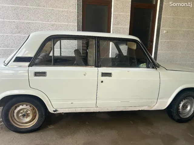 Lada (ВАЗ) 2107 1998 · 0.7 MT