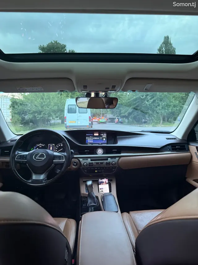 Lexus ES series 2016 · 2.5 AT