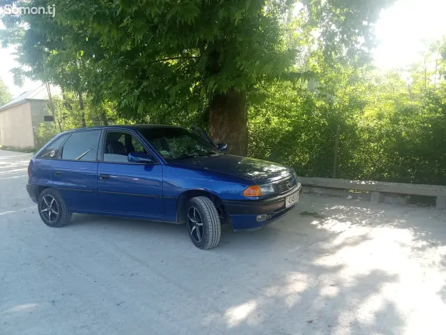 Opel Astra F 1996 · 1.6 MT