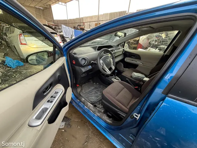 Toyota Aqua 2014 · 1.5 AT