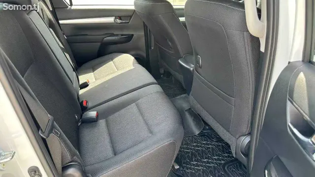 Toyota Hilux 2025 · 2.7 AT