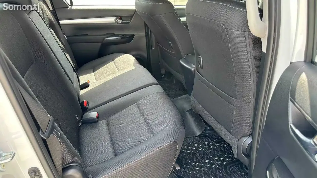 Toyota Hilux 2025 · 2.7 AT