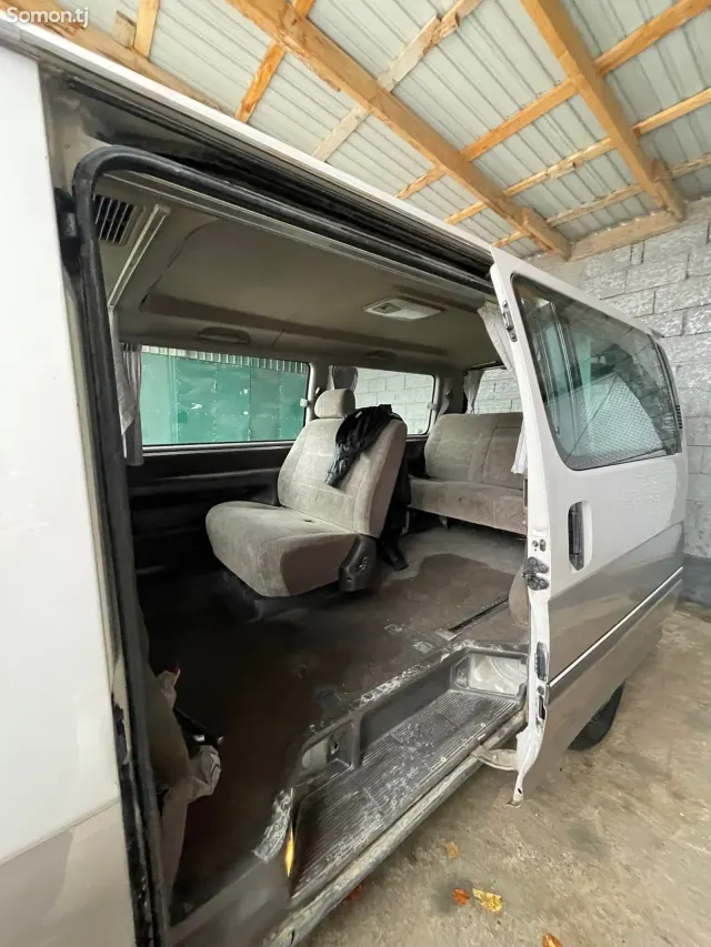 Toyota HiAce 1997 · 2.4 AT