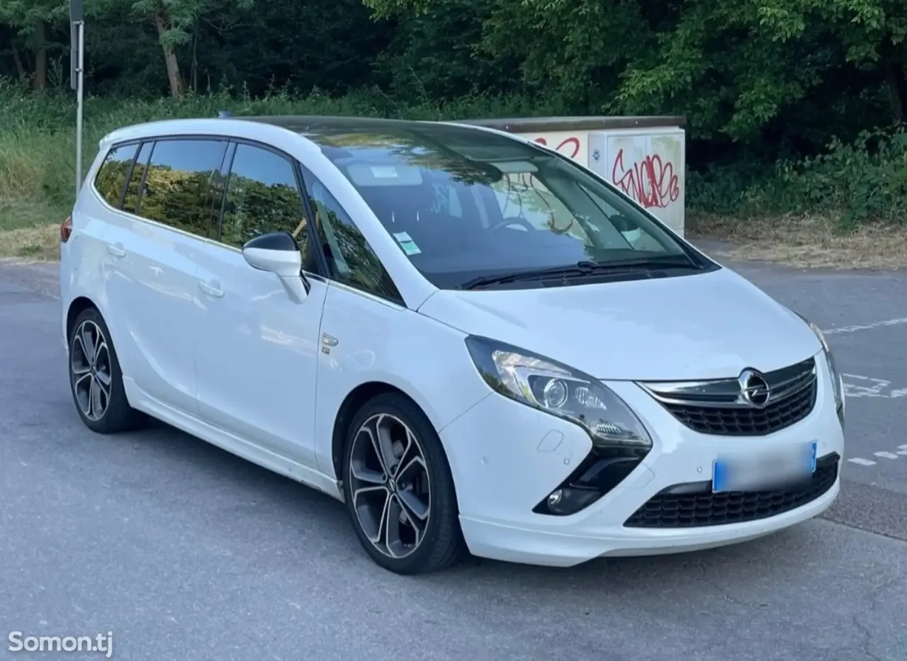 Opel Zafira 2016 · 2.0 MT