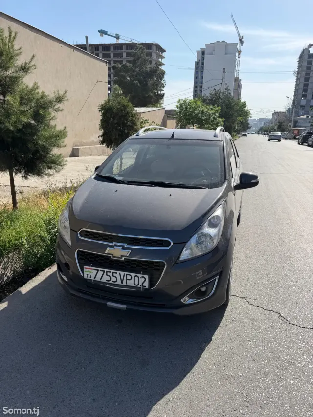 Chevrolet Spark 2014 · 1.0 AT