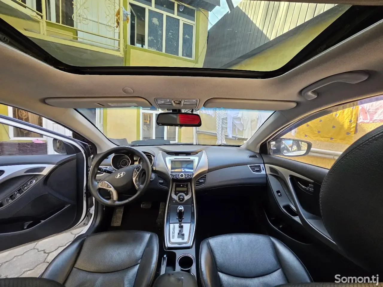 Hyundai Avante 2013 · 1.6 AT