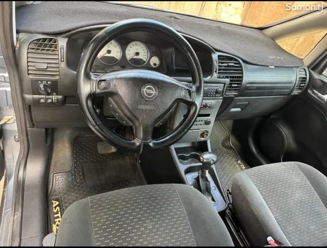Opel Zafira 2003 · 2.2 AT