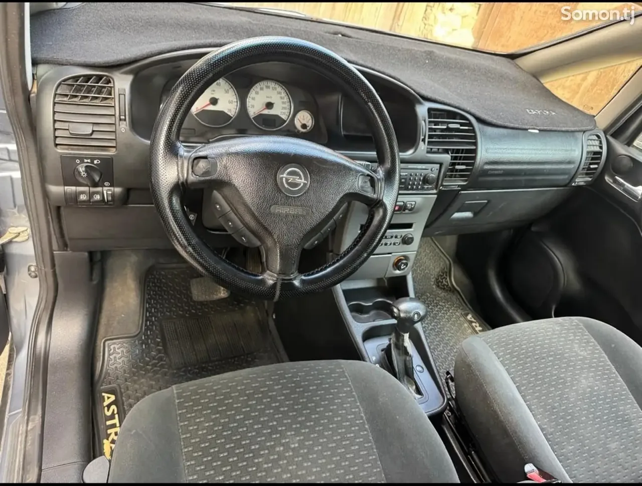 Opel Zafira 2003 · 2.2 AT