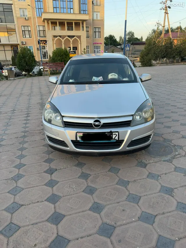 Opel Astra H 2005 · 1.6 MT