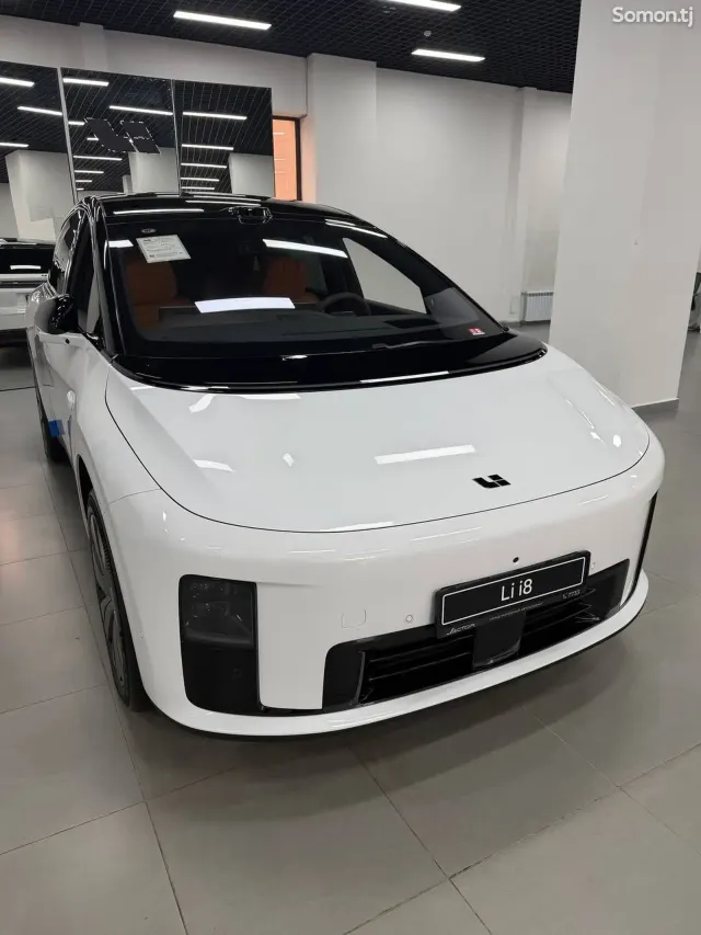 Li Auto (Lixiang) i8 2025 · AT