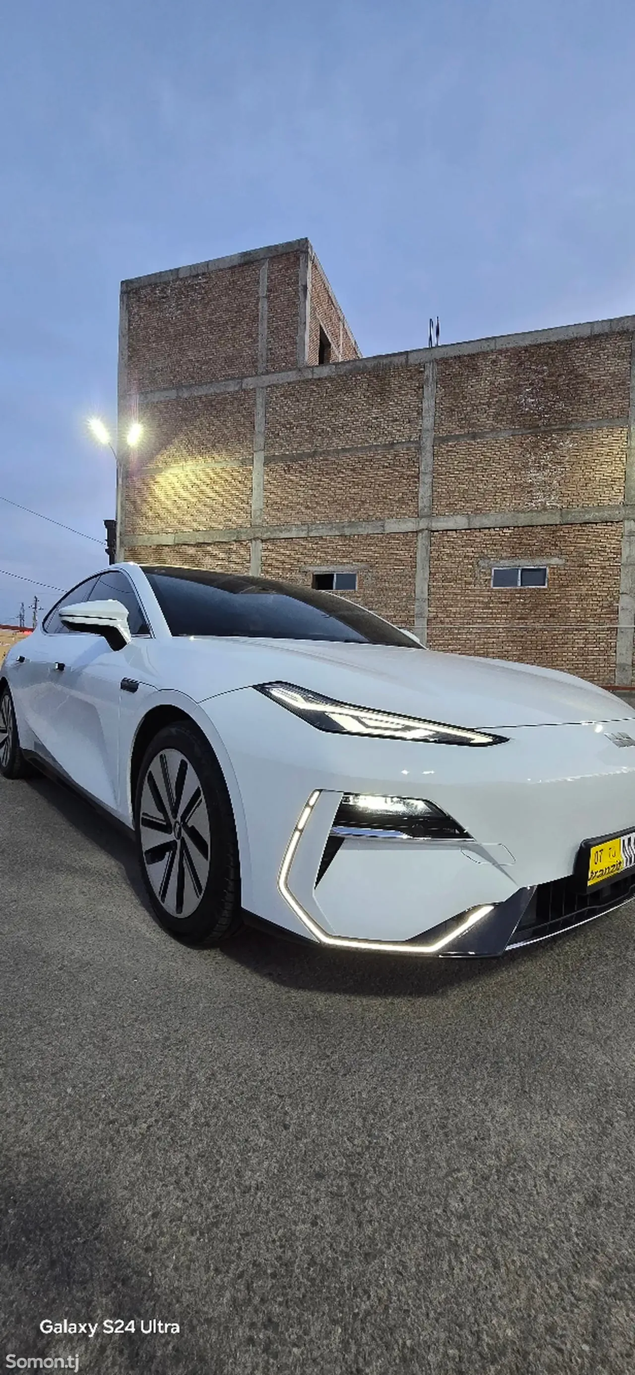 Geely Galaxy E8 2025 · AT