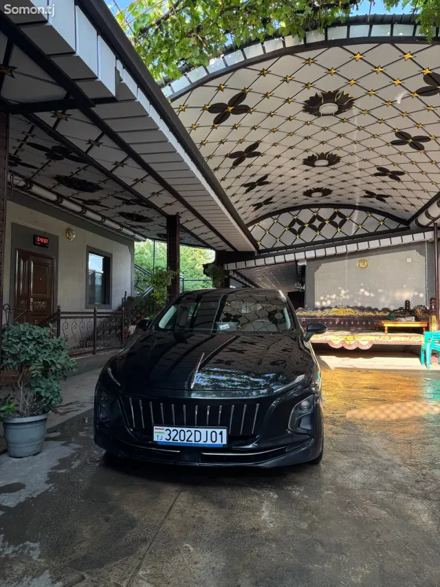 Hongqi E-QM5 2022 · 4.0 AT