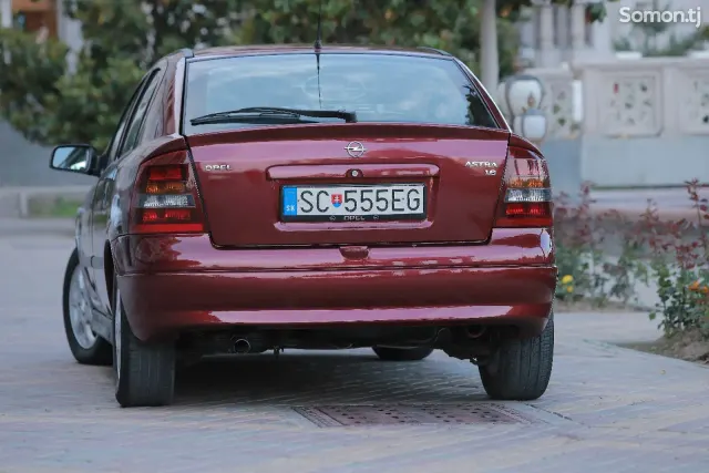 Opel Astra G 1998 · 1.6 MT