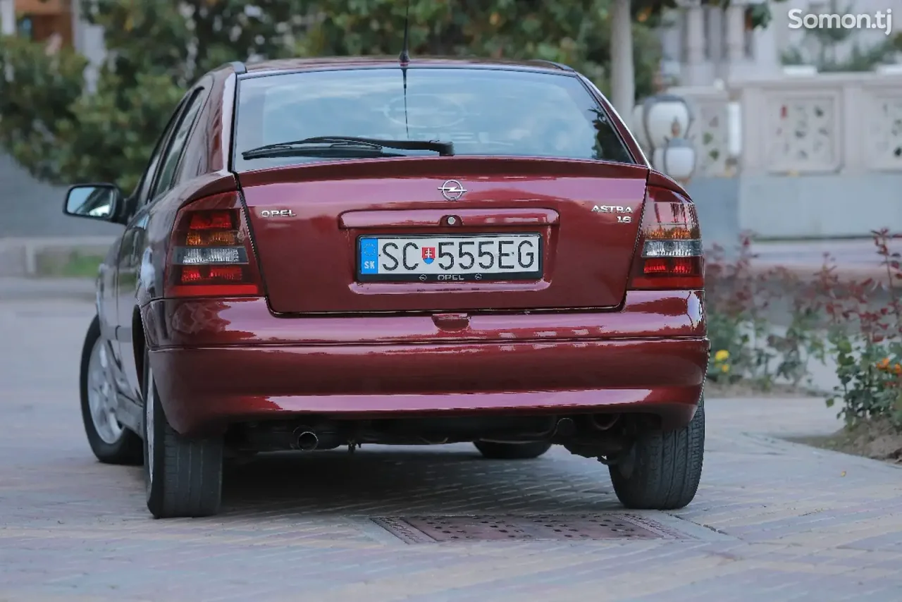 Opel Astra G 1998 · 1.6 MT