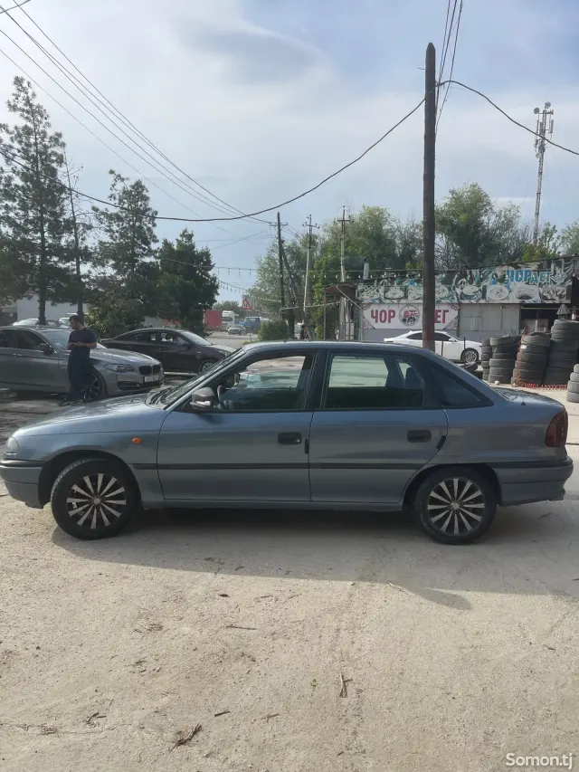 Opel Astra F 1997 · 1.6 MT