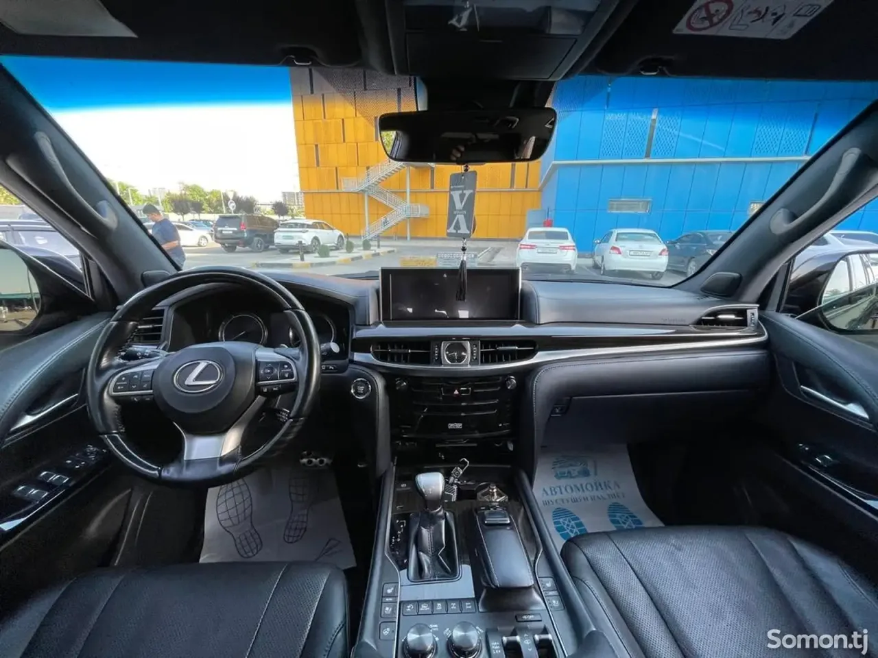 Lexus LX series 2018 · 5.7 AT