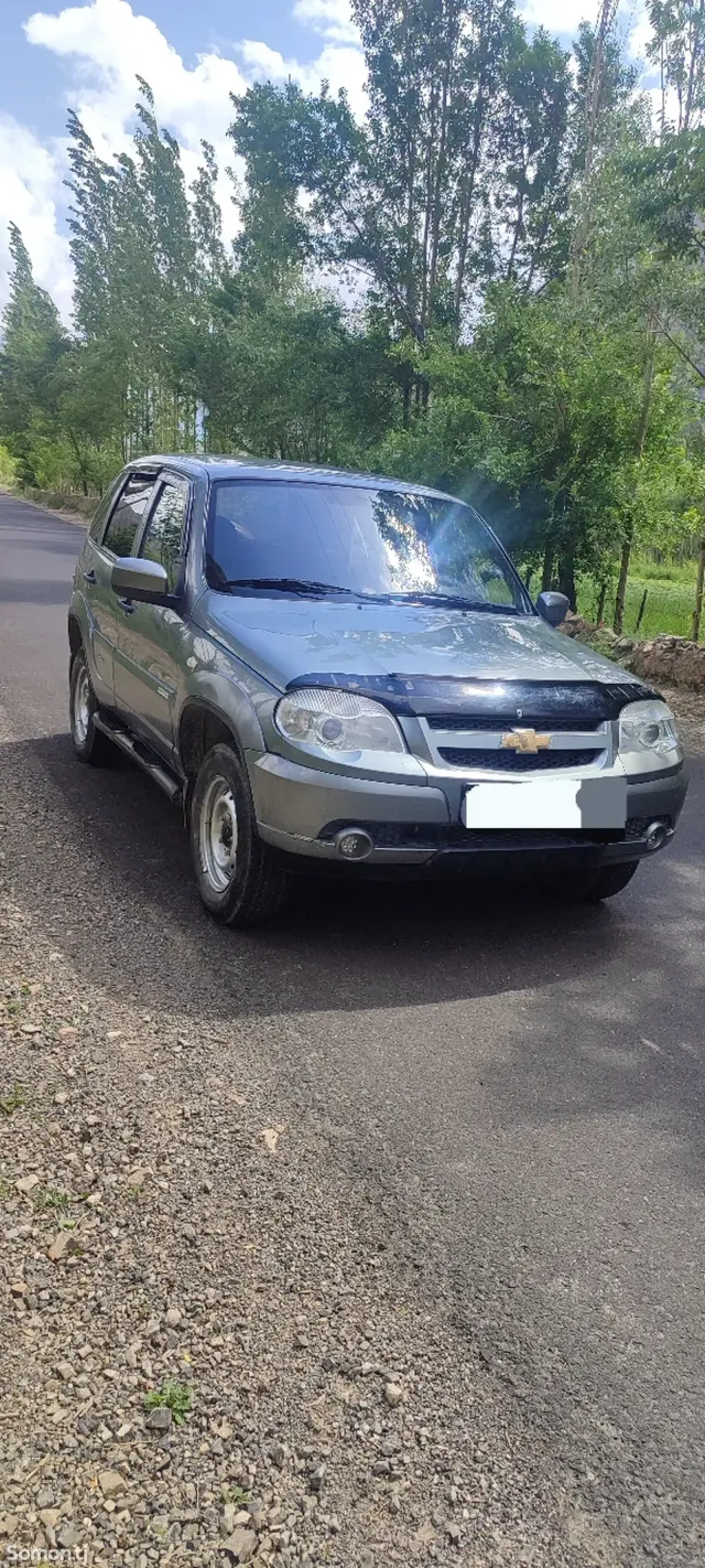 Chevrolet Niva 2012 · 1.7 MT