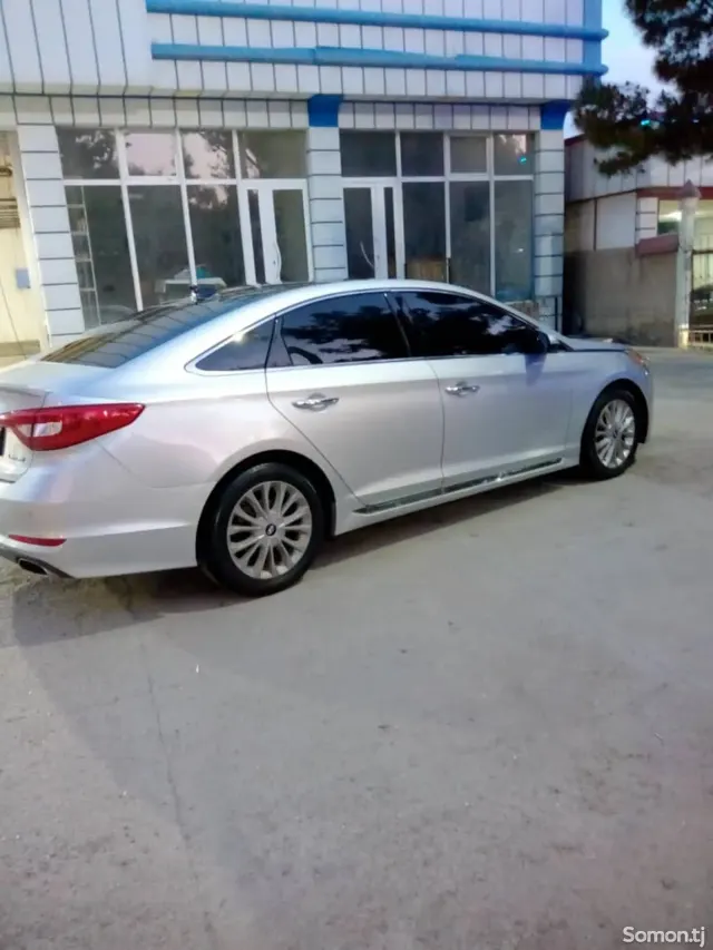Hyundai Sonata 2015 · 2.4 AT