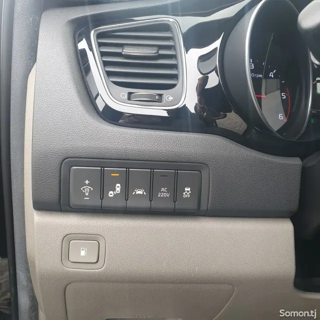 Kia Carnival 2015 · 2.2 AT