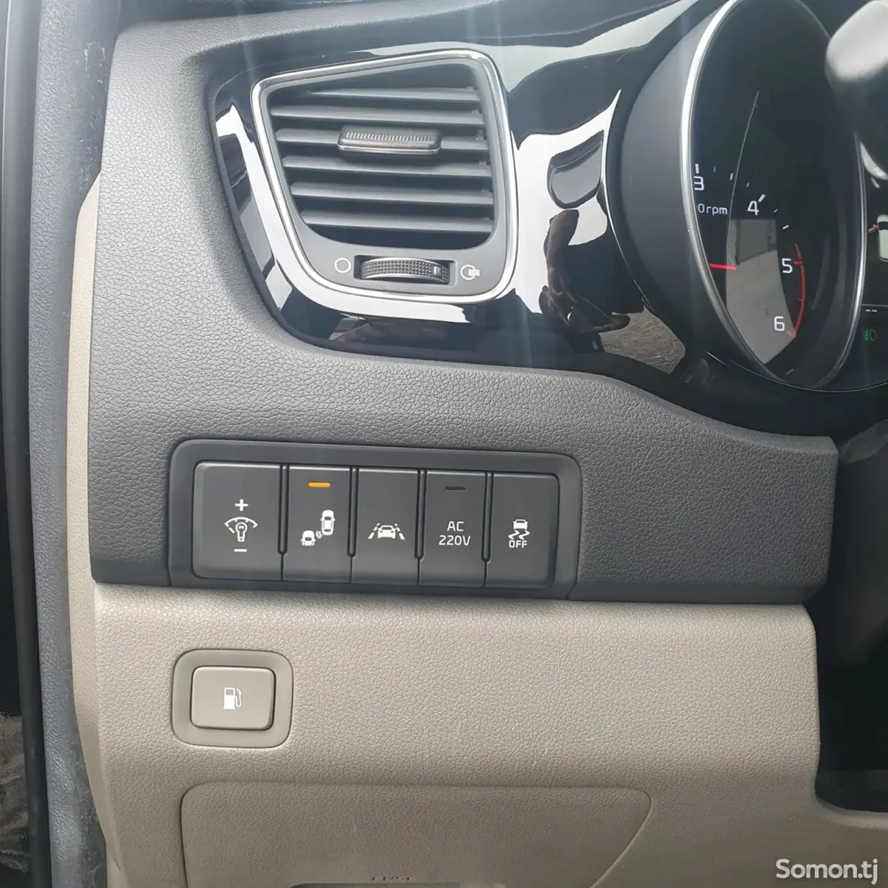 Kia Carnival 2015 · 2.2 AT