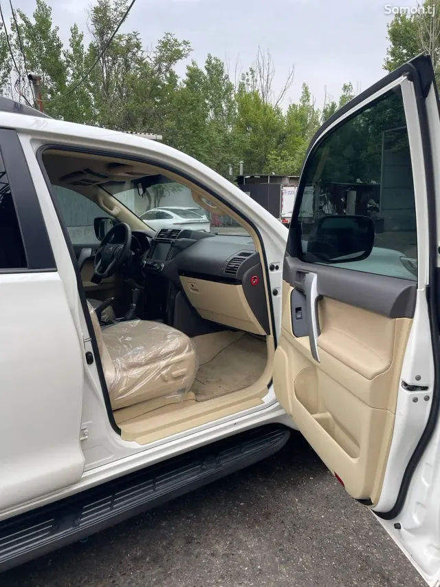 Toyota Land Cruiser Prado 2015 · 4.0 AT