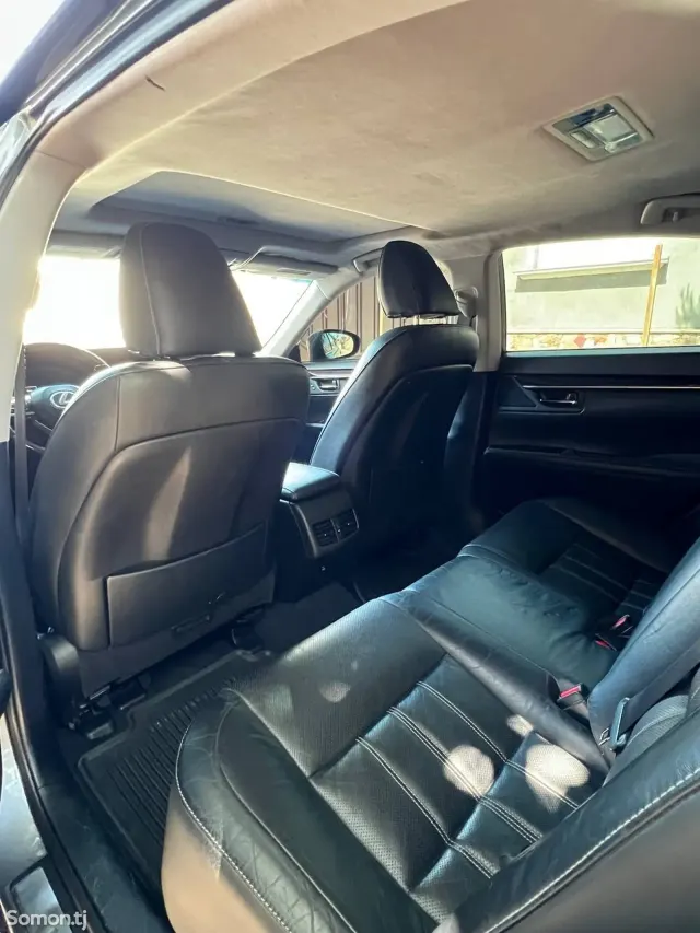 Lexus ES series 2018 · 3.0 AT