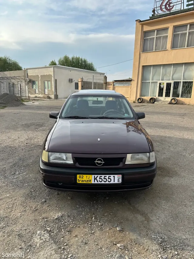 Opel Vectra A 1993 · 1.6 MT