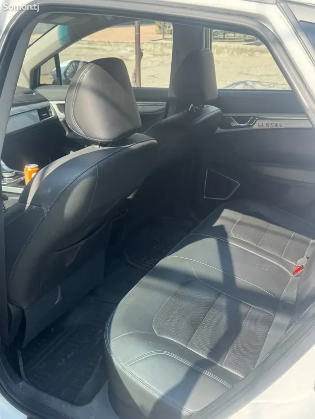 Geely Emgrand 2019 · AT