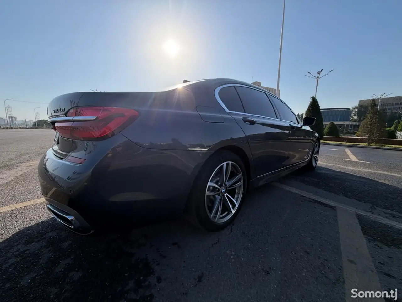 BMW 7 series 2016 · 3.5 AT