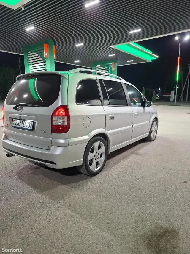 Opel Zafira 2005 · 1.8 MT