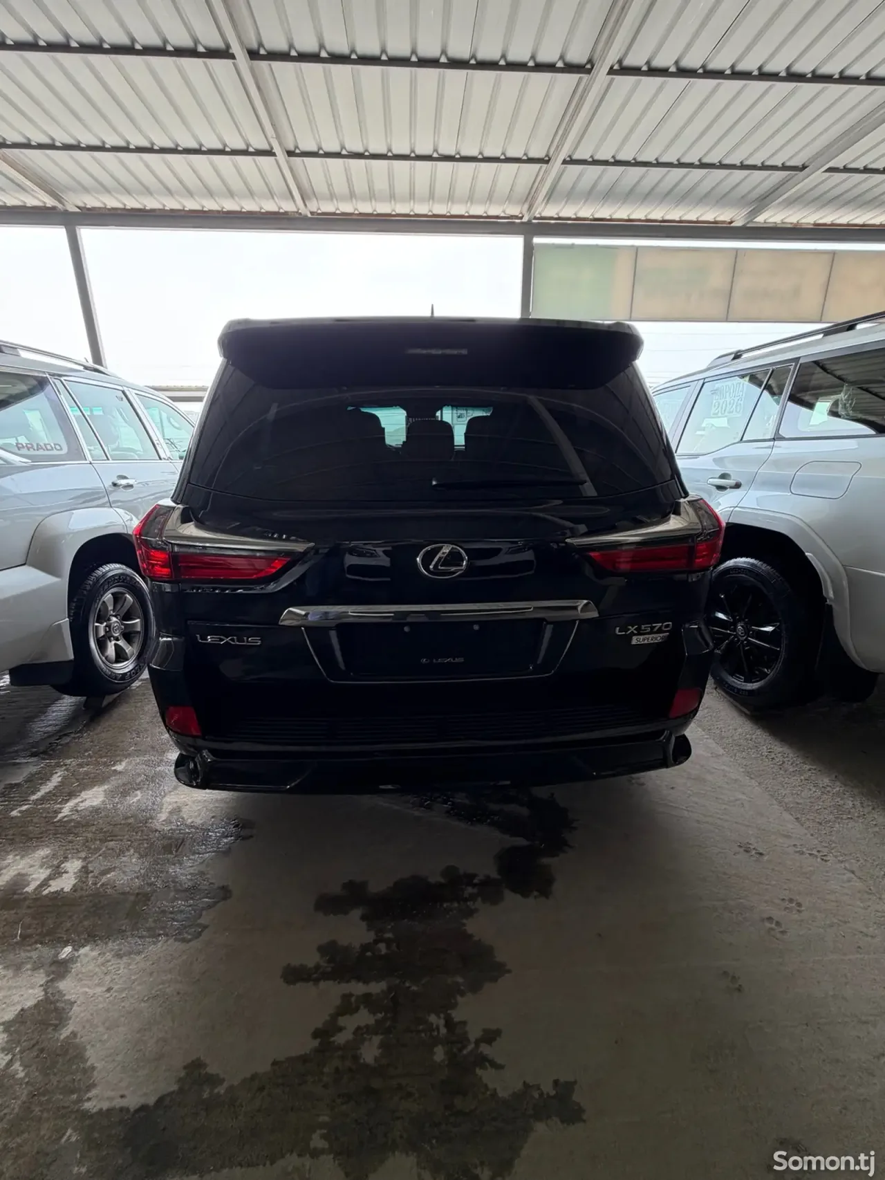 Lexus LX series 2018 · 5.7 AT