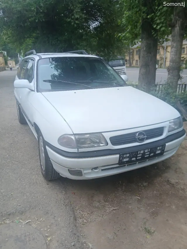 Opel Astra F 1995 · 1.6 MT