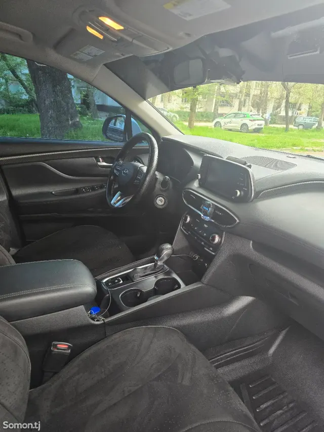 Hyundai Santa Fe 2019 · 2.4 AT