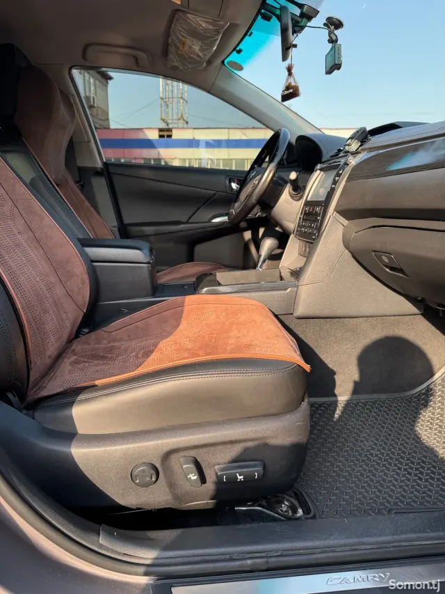 Toyota Camry 2015 · 2.5 AT