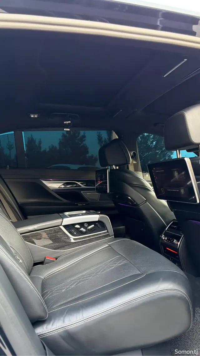 BMW 7 series 2017 · 3.0 AT