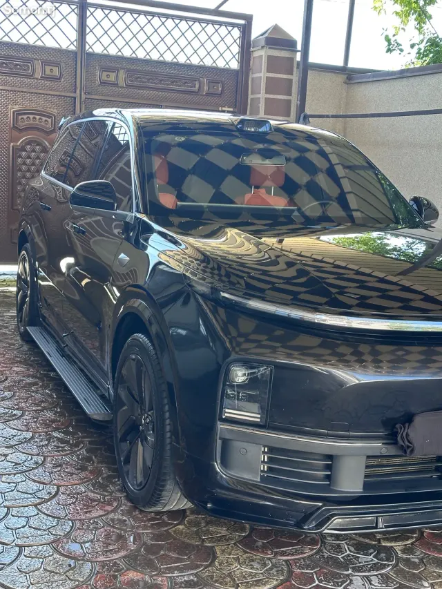 Li Auto (Lixiang) L9 2025 · 2.0 AT