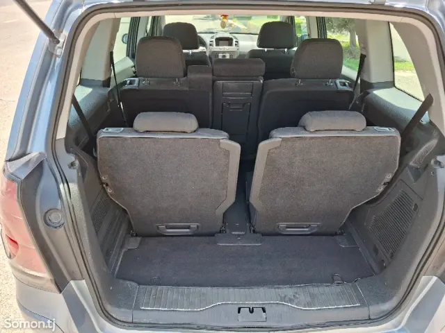 Opel Zafira 2006 · 1.6 MT
