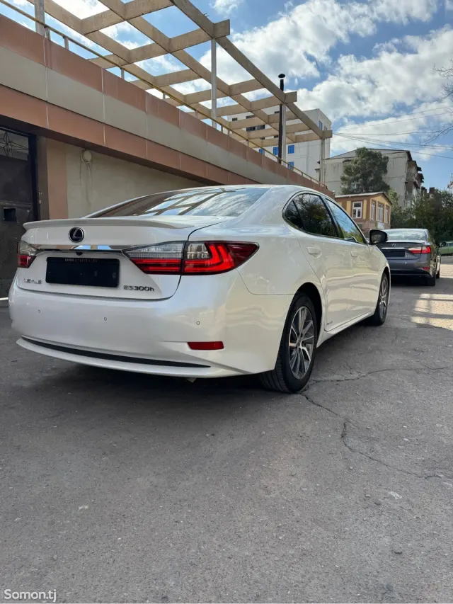 Lexus ES series 2016 · 3.0 AT