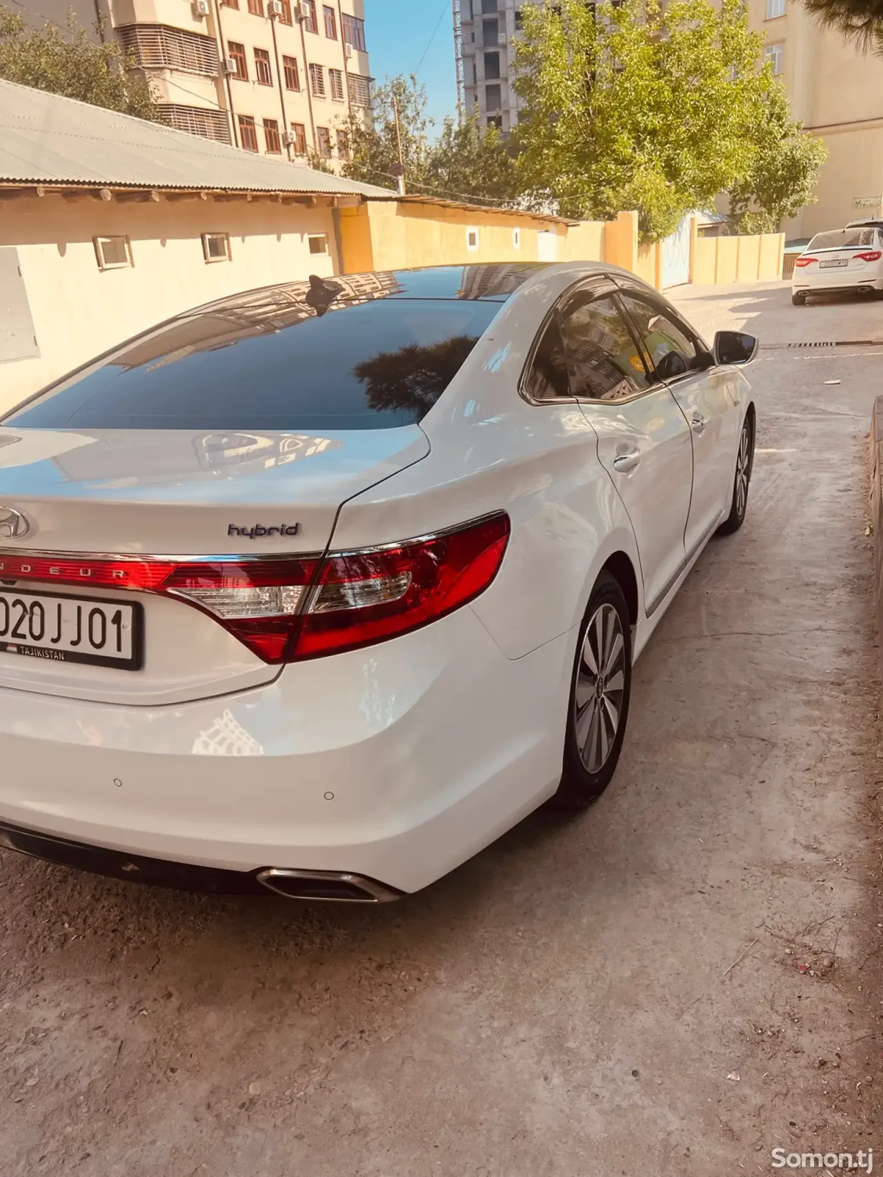 Hyundai Grandeur 2016 · 2.4 AT