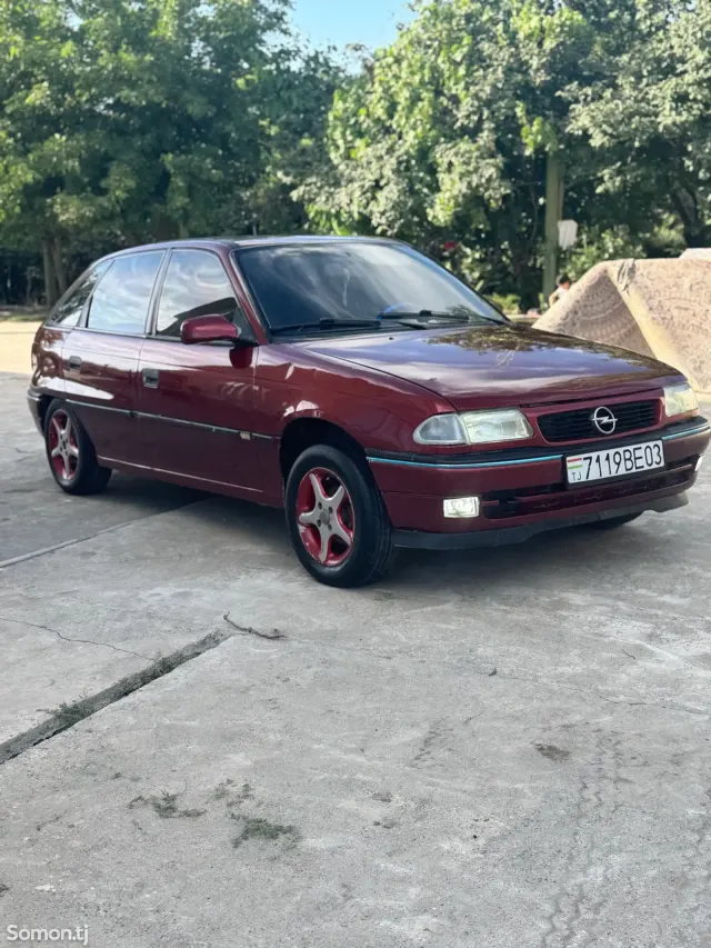 Opel Astra H 1993 · 1.6 MT