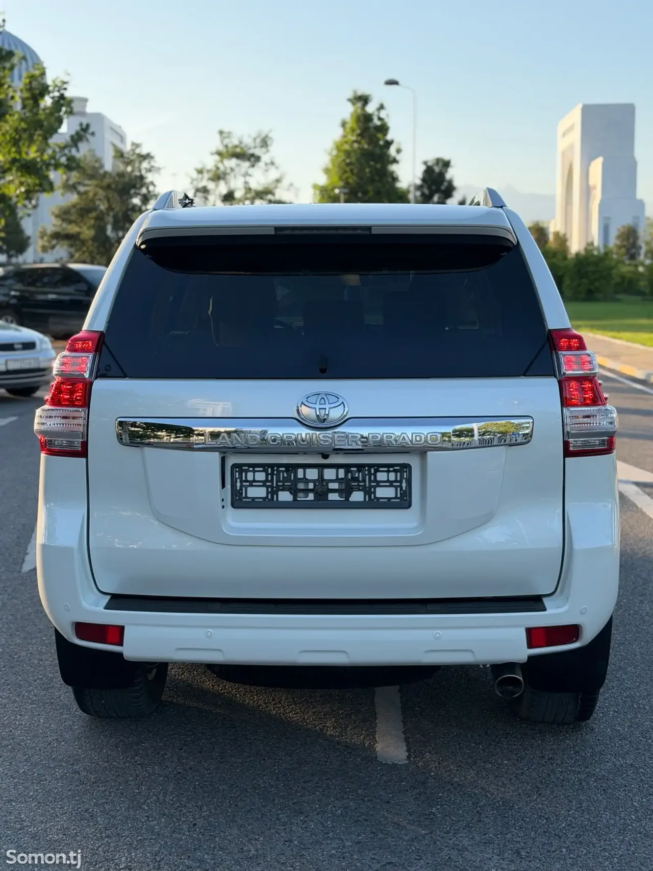 Toyota Land Cruiser Prado 2016 · 4.0 AT