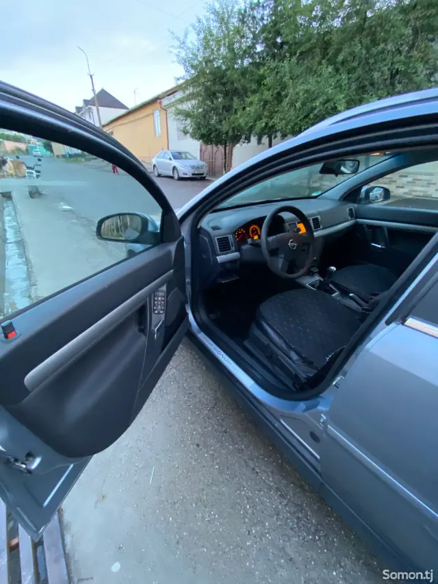 Opel Signum 2004 · 2.2 MT