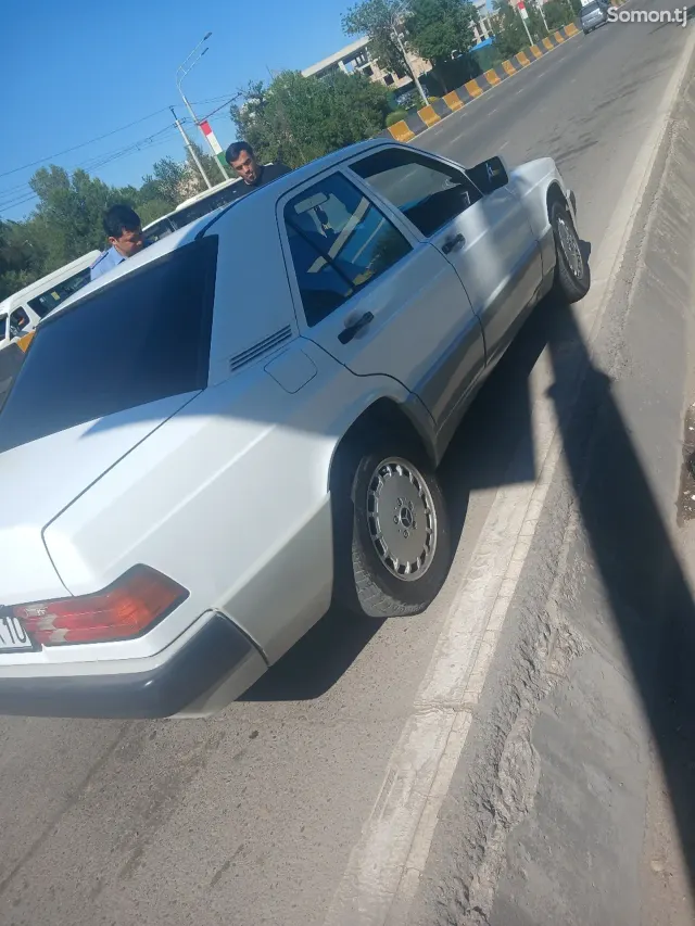 Mercedes-Benz W201 1997 · 2.0 MT